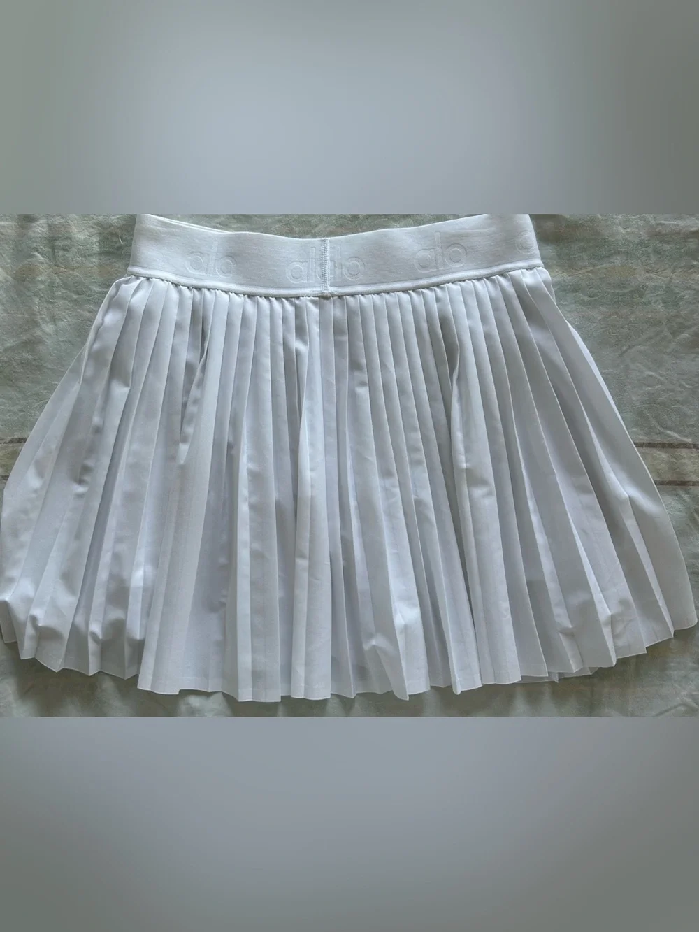 ALO Yoga Aces White Pleated Tennis Skirt Skort Pockets underneath S